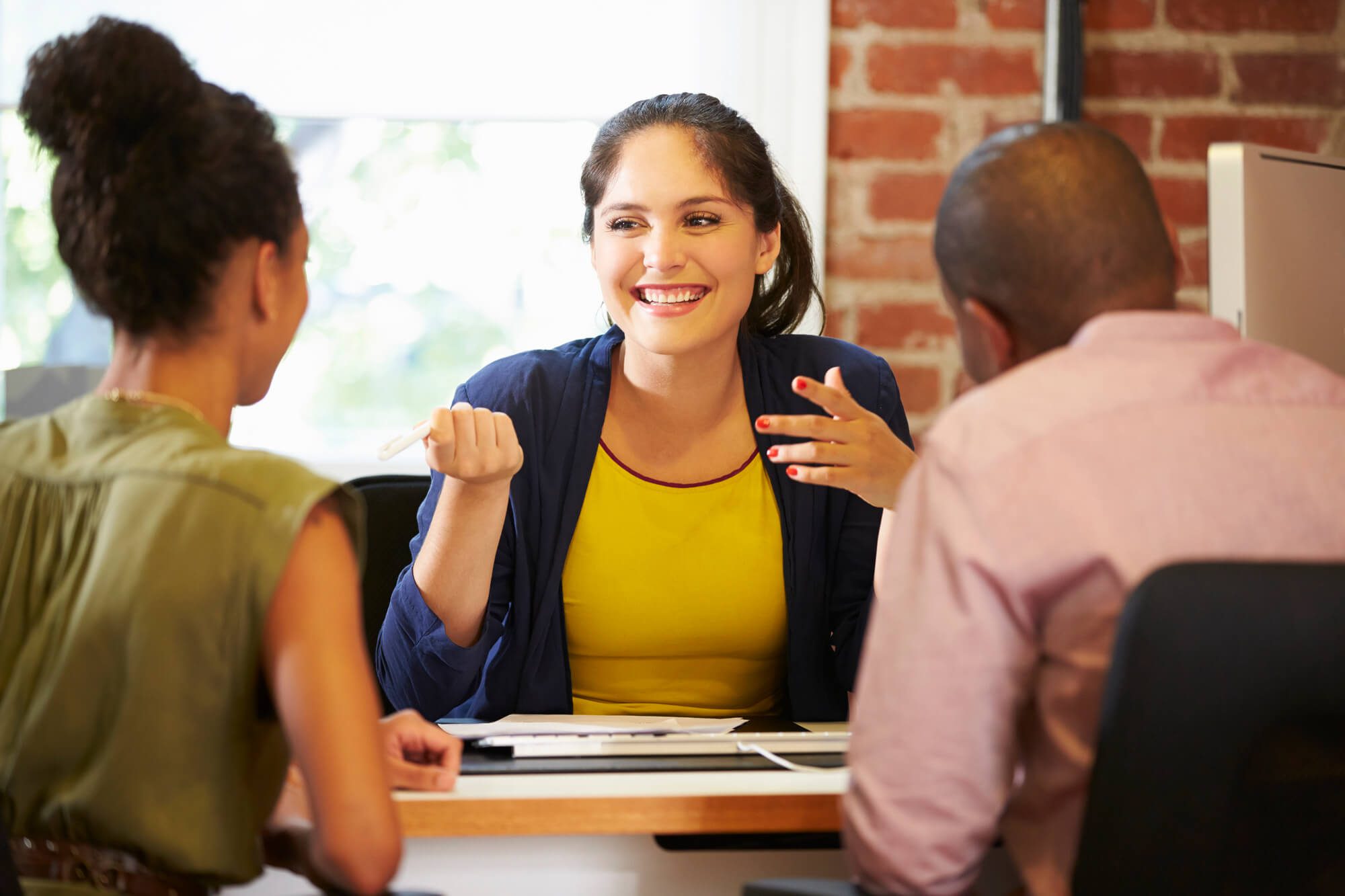 couple getting payday loan help