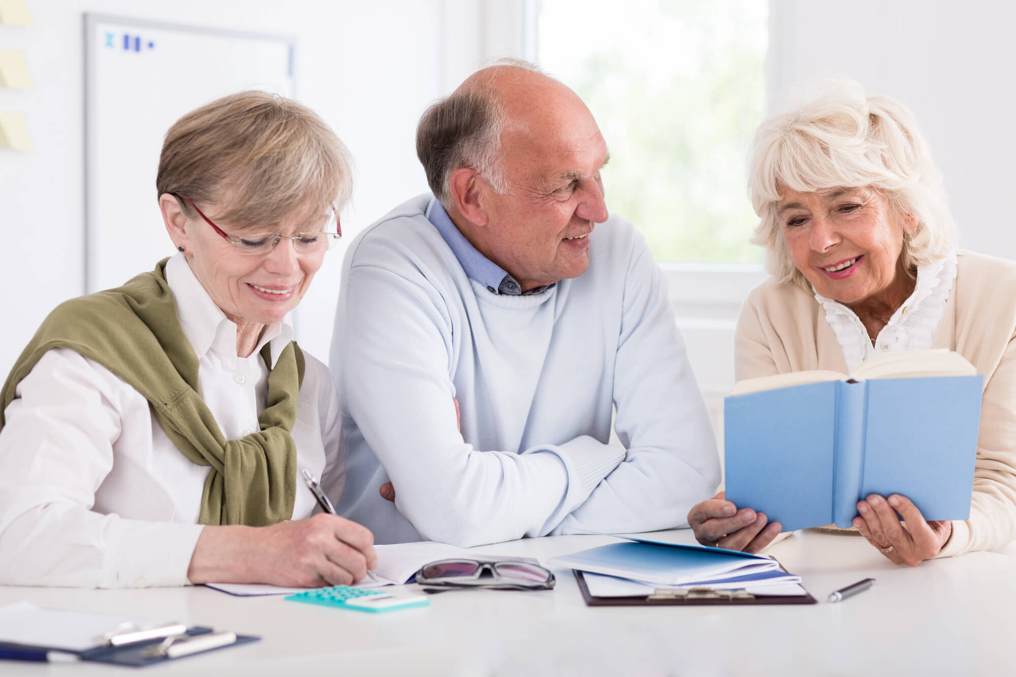 happy retirees benefiting from payday loan help